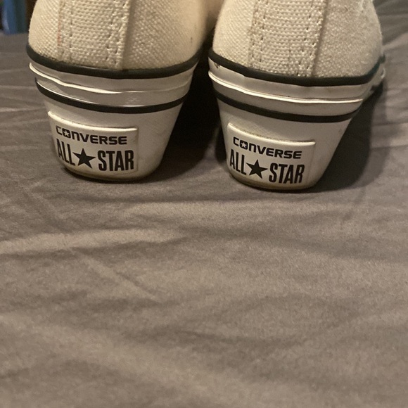 Converse size 6 - non traditional (with a slight heel) - Picture 7 of 9